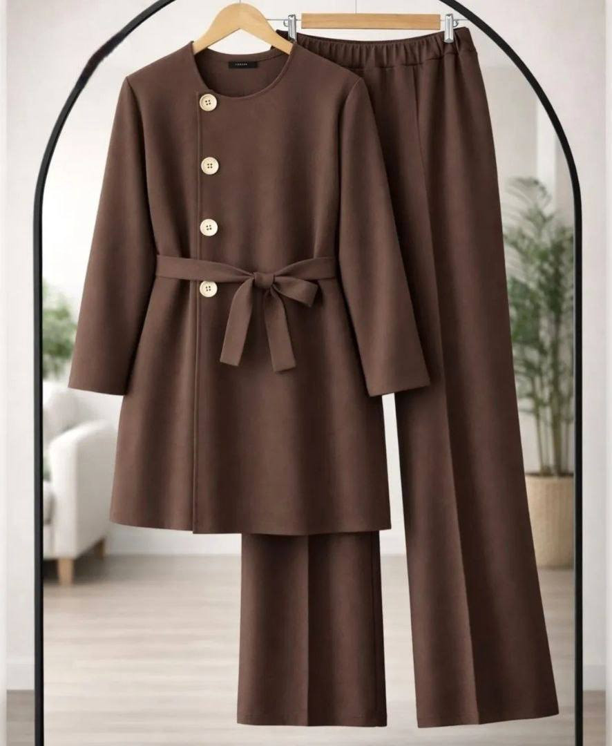 سوت أنيق  💫
 بتفاصيل ناعمة تمنحك حضوراً راقياً وأسلوباً متفرّداً 💖
سوت كيلوت مع حزام طول ٨٥ سم 
قماش دابل إيطالي 
الالوان كما موضحة بالصور
#القياسات 42_44_46-48-50-52
 #للحجز_والاستفسار_مراسلة_دايركت


**إذا كنت صاحب هذا الإعلان وتريد حذفه لأي سبب، رجاءا أرسل رسالة إلى الدعم الفني**