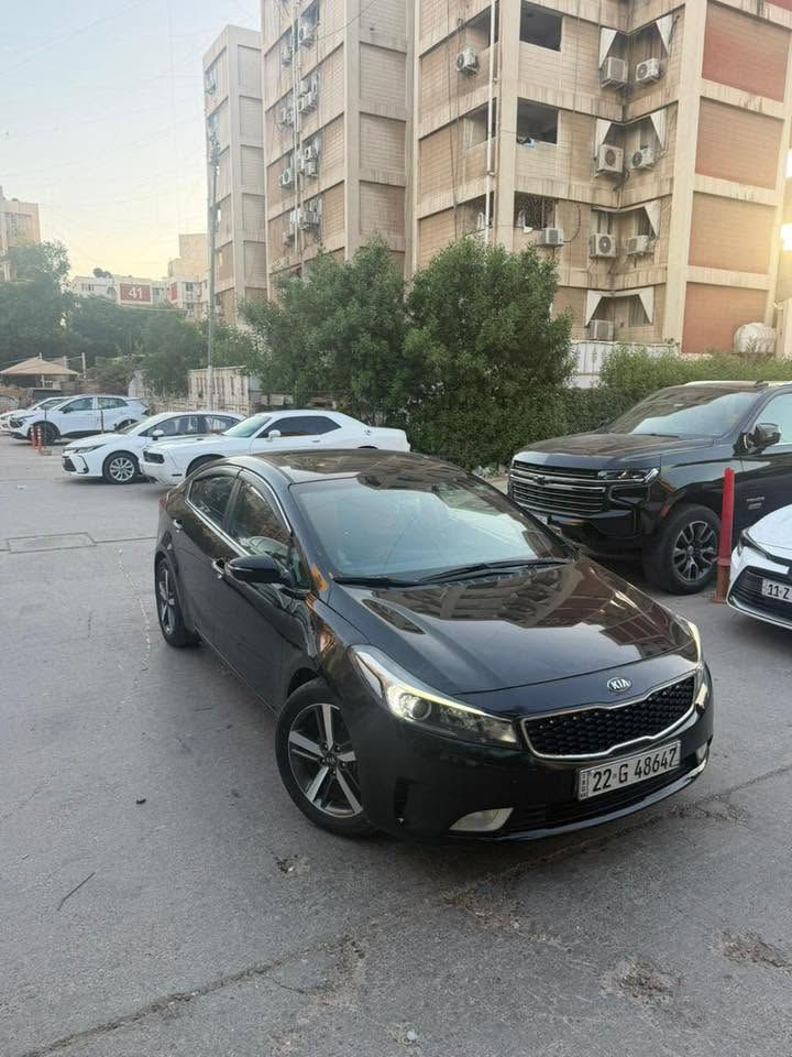 السلام عليكم بيع او مراوس KIA سيراتو VIB خليجي اعلى فئه مواصفات 
مكينه ٢٠٠٠
تحكم ستيرن اربع جهات 
كروس سرعه
ستيرن تدفئه 
خزن ميموري اربع وضعيات 
كشنات تدفئه + تبريد خلفيه واماميه
كشنات جلد 
فتحه سقف
مرايه عاكسه
مود درايف ٣ وضعيات مختلفه سبورت + نورمل+ طبيعي 
ثلاجه جكمجه
تبريد قطعتين 
حساس تايرات 
منظومه تبريد العام بدلته كامله ميفصل كهرباء
ماشيه ١٧٢ الف كيلو 
ملاحظه : بيه جاملغ امامي ايمن نصفه بارد ونصبغ ونفس الجهه حافه البنيد بارد وصبغ
وباب خلف السائق ٤ أصابع بارد فقط تكحيل
السعر١٣٠ مجال بسيط للشراي 
مكاني بغداد الصالحيه 
للاستفسار ***********
