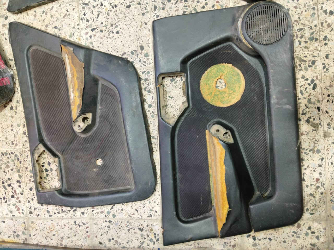 سلام عليكم خوان عندي هذولا البطاين
مال وبل فكتره البيع مكلف بل نشر 
***********
***********
