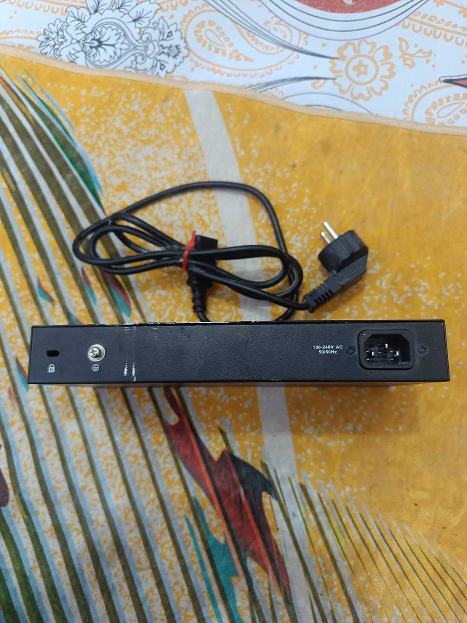 سوج poe 8H دهوا مستخدم نظيف السعر 50 الف شغال
يوجد توصيل  *********** وتساب
