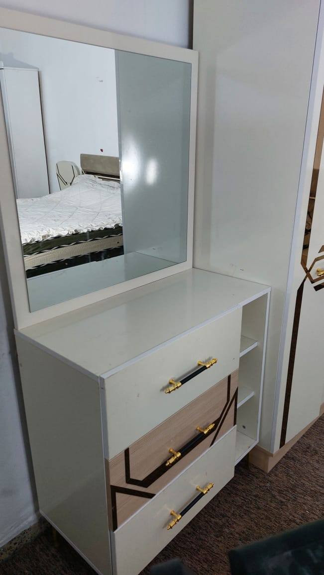 غرفه اقتصادية مستعملة للبيع استخدام اربع اشهر فقط الله شاهد نظيفة جداََ شخط ما بيها مكاني بغداد حي الجهاد سعرها 450 الف للاستفسار الاتصال فقط على هذا الرقم ***********
