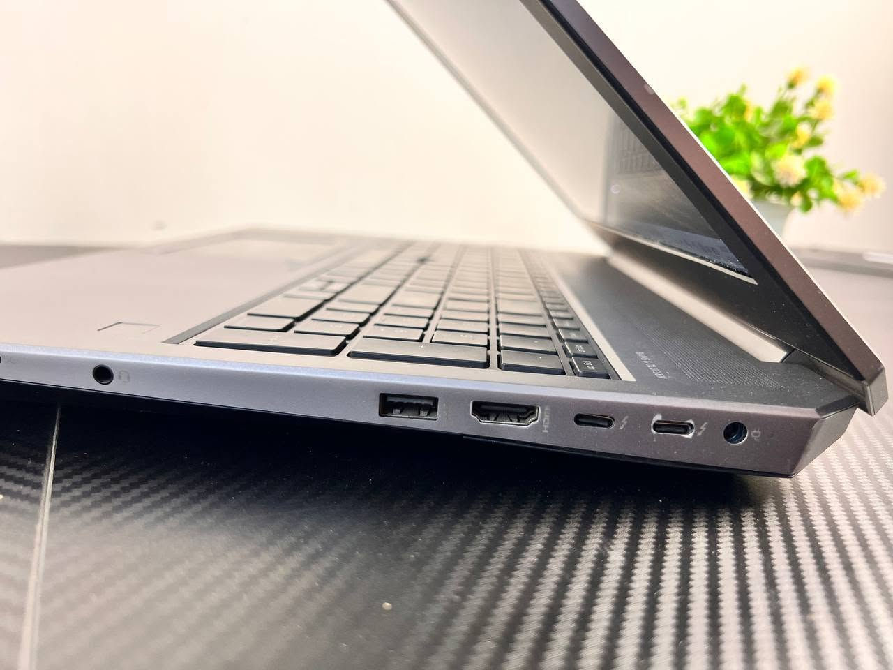 لابتوب HP ZBOOK 15 5G للبيع ✨
‏لابتوب من الفئة العليا ، مخصص للبرامج الهندسية والتقنية ، باداء احترافي وسرعة بالتنفيذ، وقوي ايضا للالعاب بمختلف انواعها ، يناسب جميع الاعمال الصعبة🔥 
‏
‏المواصفات التقنية:  
‏⚜ المعالج / Core i7 8850H الحيل الثامن فئة H 🔥
‏⚜ كرت شاشة خارجي/Nvidia quadro P2000 4GB اداء ممتاز 
‏⚜ الرام / 16GB DDR4 
‏⚜ التخزين الهارد / 256GB SDD M.2
‏⚜ شاشة دقة عالية / 15.6 inch FHD screen 
‏⚜ كيبورد ضوئي 
‏⚜ شاحن 150w سريع 
‏
‏ملحقات كاملة
‏👜 حقيبة جديدة
‏🔌 شاحنة اصلية
‏🖱 ماوس
‏🖱ماوس باد
‏+ تغليف كامل للبكج
‏
‏✨السعر 560  الف 
‏الضمان / اسبوع كامل بنظام استبدال في حال وجود اي خلل او مشكلة بالجهاز،  
‏( الاستلام بعد الفحص والتاكد من جميع التفاصيل 🩵 )
‏القطعه ما اندزها اذا مو مضمونه ومرتبة 
‏متواجد ماسنجر
‏واتساب ***********
