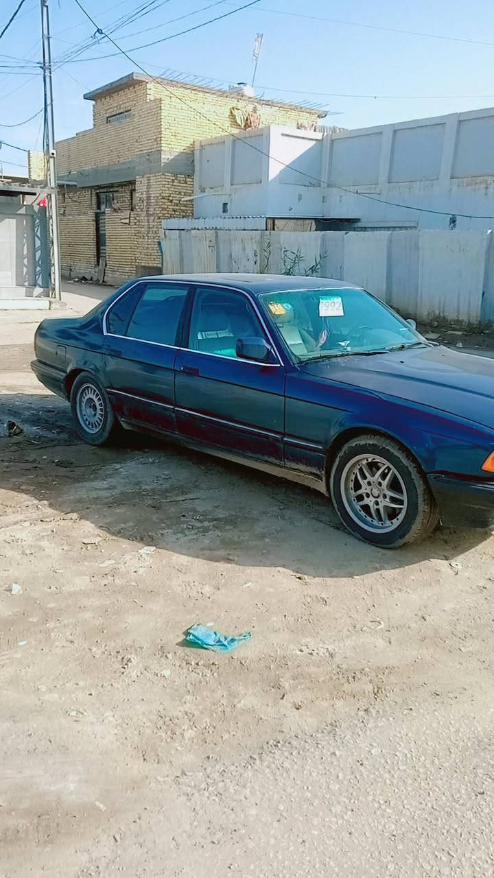 بي ام موديل 92اصل 730.    8سلندر اصل وفصل رقم بغداد 

بسمي اني المالك سنويه بعده ماصاقطه لل 28مكفوله كير مكينه 

حداديه تبريد ثلج تدفءه بل كشنات السياره ماعوزه شي وبيه 

معدل كلش حلو وشلعه تخبل تخم تأير جواه السياره عوزه بس بواور مال ستيرن ودسكات الخلفيه
مكان السياره حله الحمزه الغربي رقم تلفوني ***********
السعر 58وبي مجال بصط
