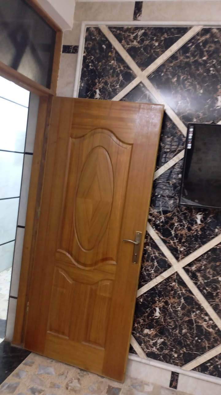 الدار للبيع طابو صرف المساحه 125مطابقين شغل درجه اولى كراج استقبال صاله حمام بارد حار 4غرف نوم مخزن طابق ثالث  3حمامات أرضية مرمر العنوان عبيدي الشارع العام بداية شارع العابد ملاعب كرة القدم شارع رئيسي الفرن الاحمر سابقا السعر 195قفل هاتف واتس اب ***********
