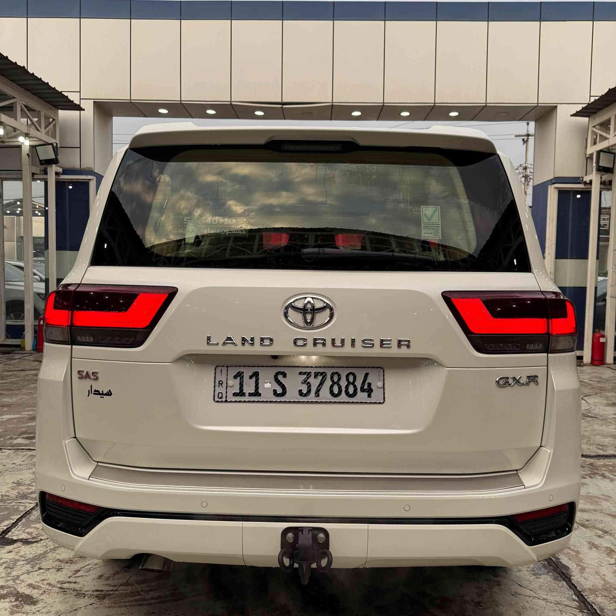 سلام عليكم لاندكروز موديل 2024  GXR ساز ضمان
ماشيه 35 الف رقم بغداد مكفوله من الصبغ والتبديل بيه رصعتين بارد فقط
موصفات 3 شاشات كراسي كهرباء بنريد كراسي جلد اصلي وباقي الموصفات معروفه 
للاستفسار *********** بغداد, العراق
