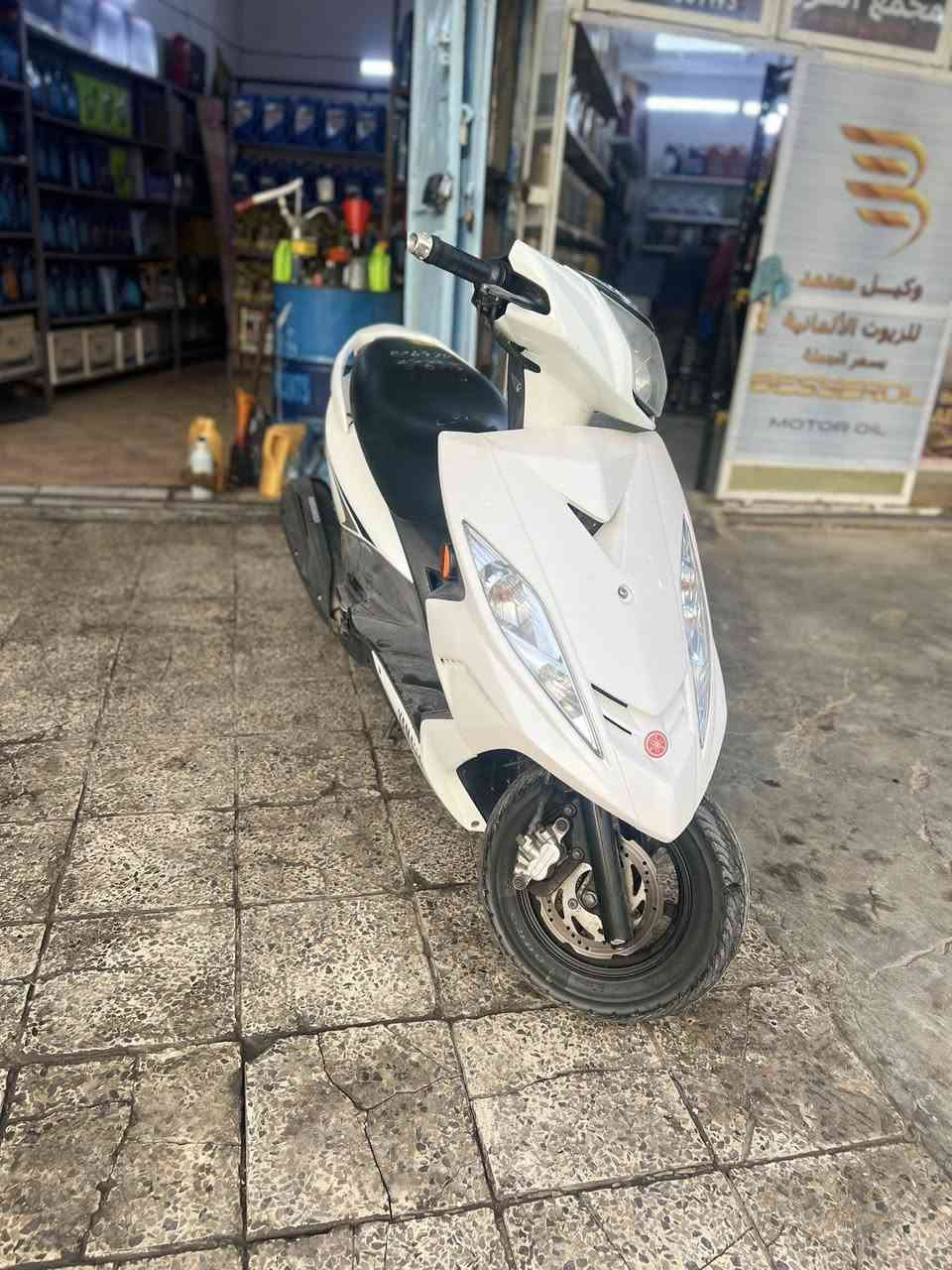 سلام عليكم دراجة جي تي آر  للبيع رمبة مكفولة كفالة عامه برغي ما مفتوح بيها
عنواني بغداد الشعب 
للاستفسار /***********
