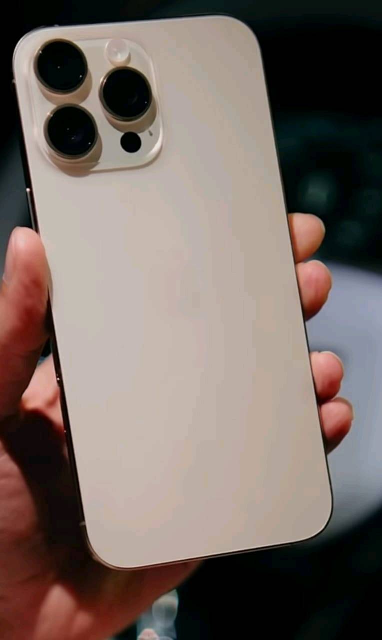 ايفون 16 برو ماكس مشحون 126مره جديد بمعنى كلمه