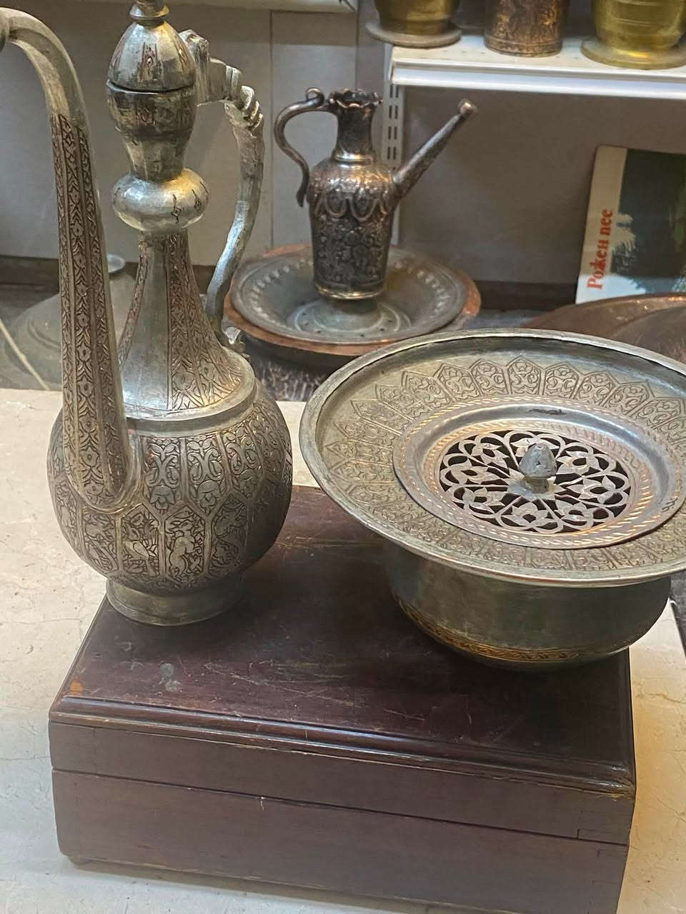 السلام عليكم ابريق قاجاري مع سلبجه تحفه منقوش طلاء فضه ***********
