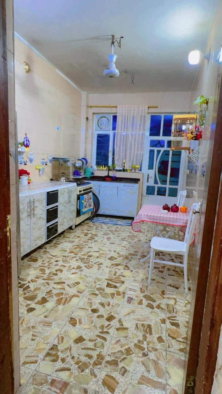 بيت 140 م للبيع زراعي اراضي حجي جعفر قرب اربع شوارع الزعفرانية . طابقين . يحتوي على كراج ومطبخ. وصالة و حولي وصحيات . وغرفتين نوم . ومنورين ... الطابق الثاني غرفتين نوم كبيرتين وحولي وصحيات وسطحين . المنطقة مجاري وكهرباء وماء . وانترنت ضوئي . الفرع تبليط .
اي استفسار الاتصال على الواتساب 
***********
