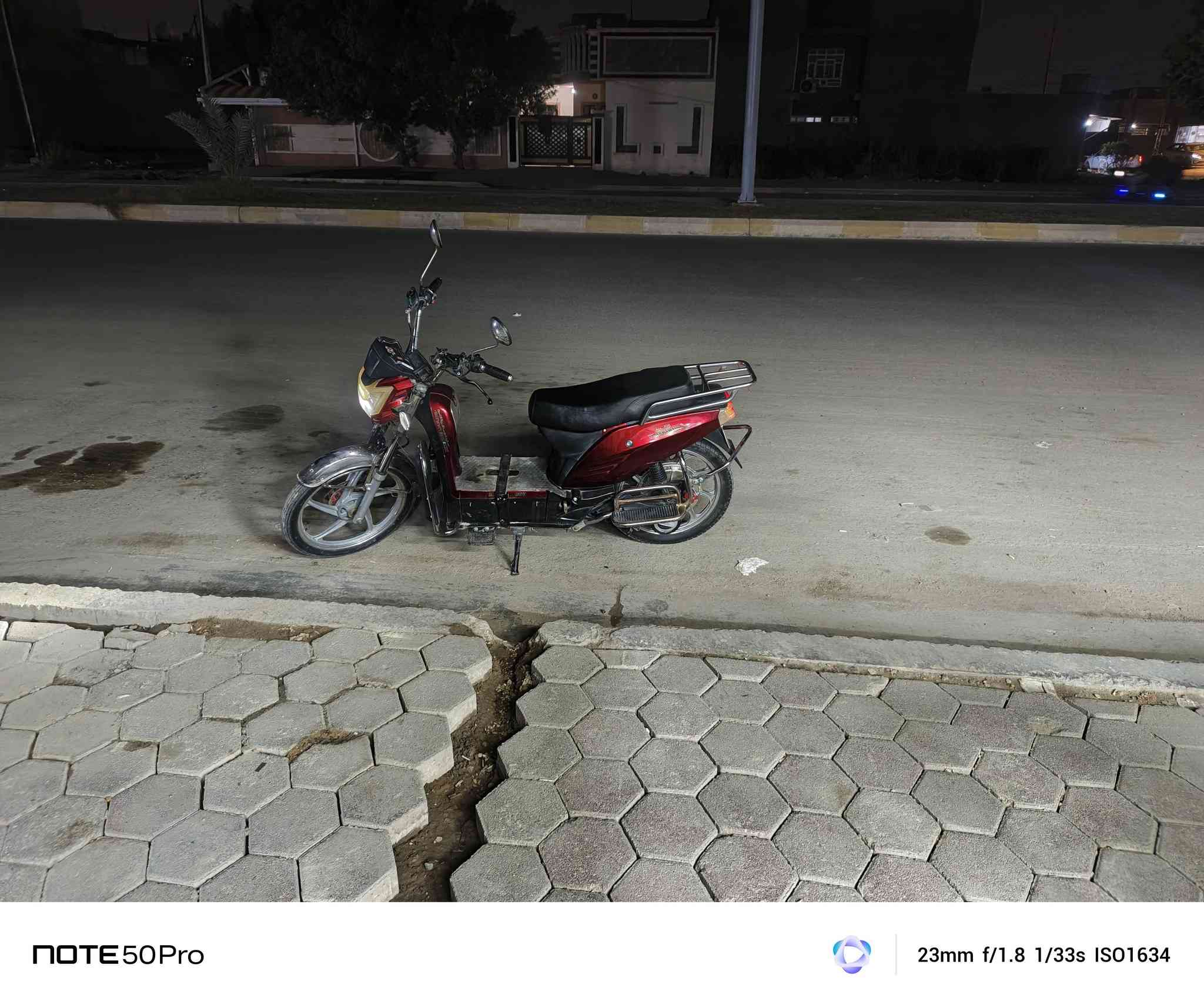 السلام عليكم
ماطور هارلي 23 مابي أي نقص بطارياتة جديدة على الفحص دبلات جديدة كشر نضيف موضح بل صورة سعرة 500,50 ألف وبي مجال 
رقم الهاتف /***********
