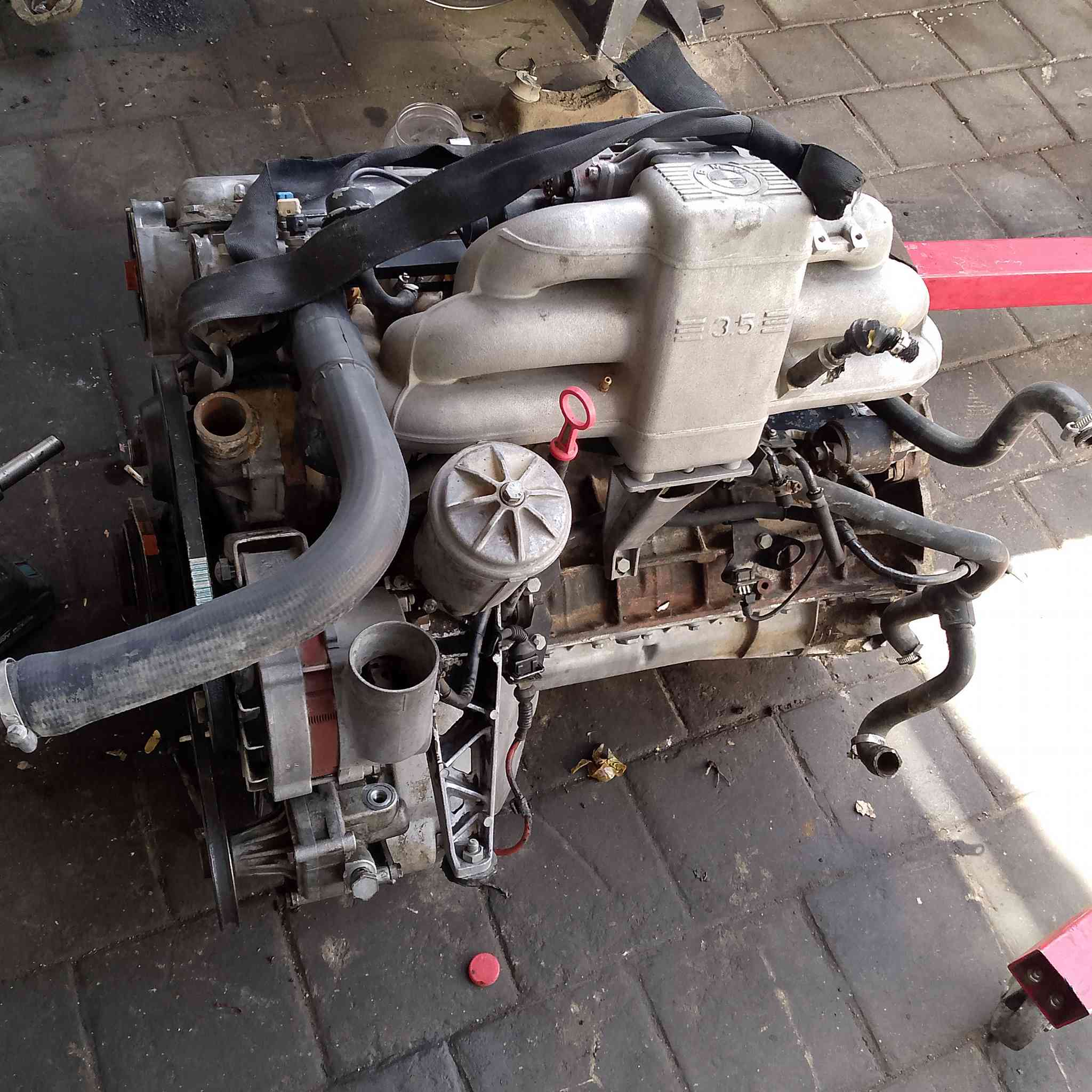 السلام عليكم...محرك 735 حاوية الله شاهد مكفول على الفحص وبي ضمان ابيع طابوكة السعر 7اوراق مكاني بغداد شارع فلسطين ***********
