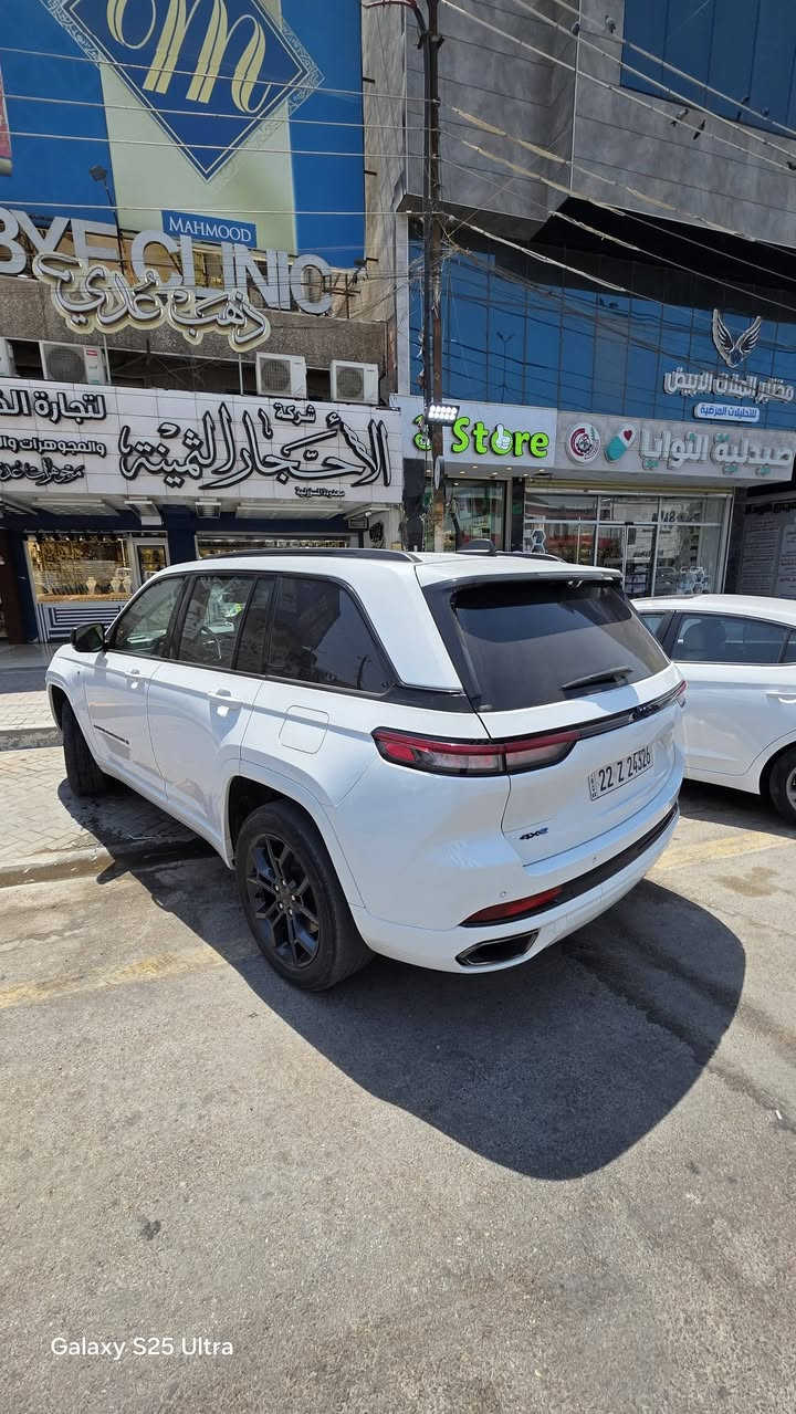 السلام عليكم
جيب كراند شيروكي هايبرد 4xe overland 
فول مواصفات  

موديل 2024
ماشيه 43 الف ميل
مواصفات
سلايد 
بصمه 
شاشه 
شاشه للراكب الامامي
كامره 
تحكم ستيرن 
كير ماوس 
كراسي جلد 
فور ويل 
بانوراما

السعر 350 ورقه 

مكان السياره بغداد حي الجهاد 
***********
