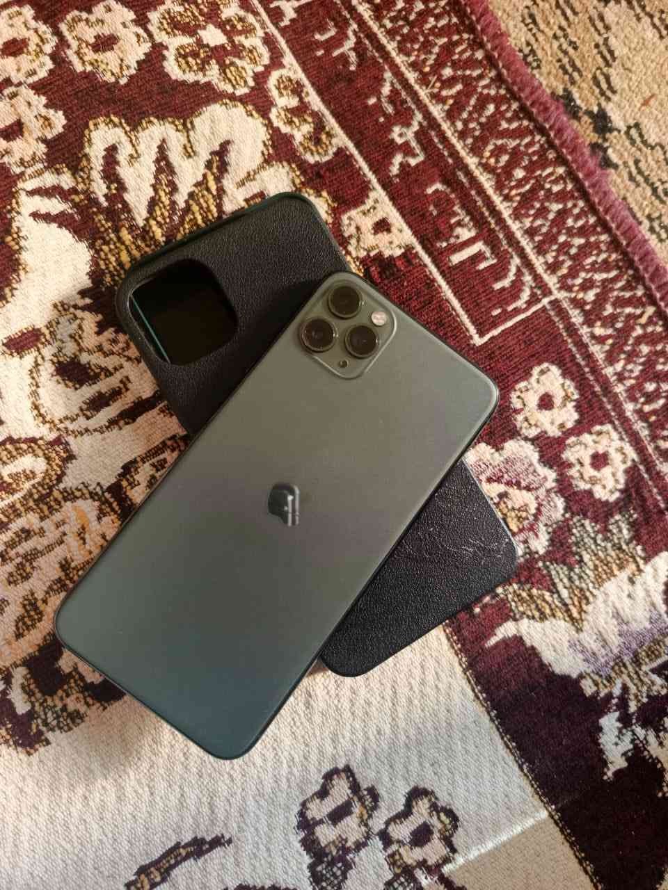 ايفون 11برو ماكس ذاكره 256 بطاريه 100 مبدله وكاله التلفون نضيف شحنه زين ميصرف كله شغال  السعر 350 وبي مجال ***********
