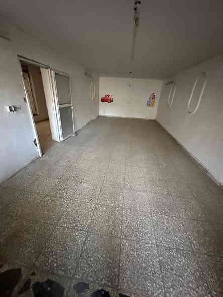 بيت للأيجار مساحة٣٠٠م 
يحتوي على#استقبال#مطبخ#2غرف#خدمات #بارك البيت معزول الفوك عن الجواه 
الموقع 📍حي اور ال600 (موقع ممتاز)
للأستفسار آكثر الأتصال ع الارقم***********
