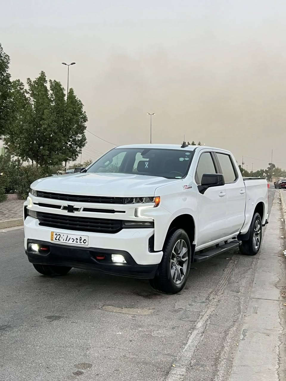 شوفرليت سلفرادو 
Chevrolet Silverado RST Z71
موديل: 2021 
بجم كبس 
ايرباك ستيرن سليم + دشبول سليم 
بدون شواصي بدون لغود 
صور الحادث مرفقة 
كير مكينة مكفولات 
ماشيه 84 الف كيلومتر
المحرك: V8 سعة 5.3 لتر 8 سلندر
الفئة Z71 Off-Road RST
4X4 فور ويل 
لايتات LED
مضادات انزلاق 
تحكمات ستيرن 
ستيرن هيتر 
رادار امامي 
تحديد مسار 
رادار  مانع تصادم 
شاشة كبيرة 
شاشة تدعم Apple carplay و Android auto وBluetooth
وكامرة خلفية دوارة 
نظام فرامل ABS 
نظام Off Road للطرق الوعرة
وبيها بعد هواي مواصفات ما ذكرتهن 
السيارة جديدة واحلى من الصور مابيها اي نقص 
رقم اربيل الجديد باسمي تحويل ثاني يوم 
السعر 245 وبيها مجال بسيط 
***********
مكان السيارة بغداد
