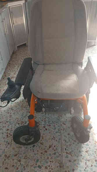 السلام عليكم كرسي كهربائي للبيع مكاني بغداد سعر ٤٥٠ وبيها مجال  مكاني بغداد ***********
