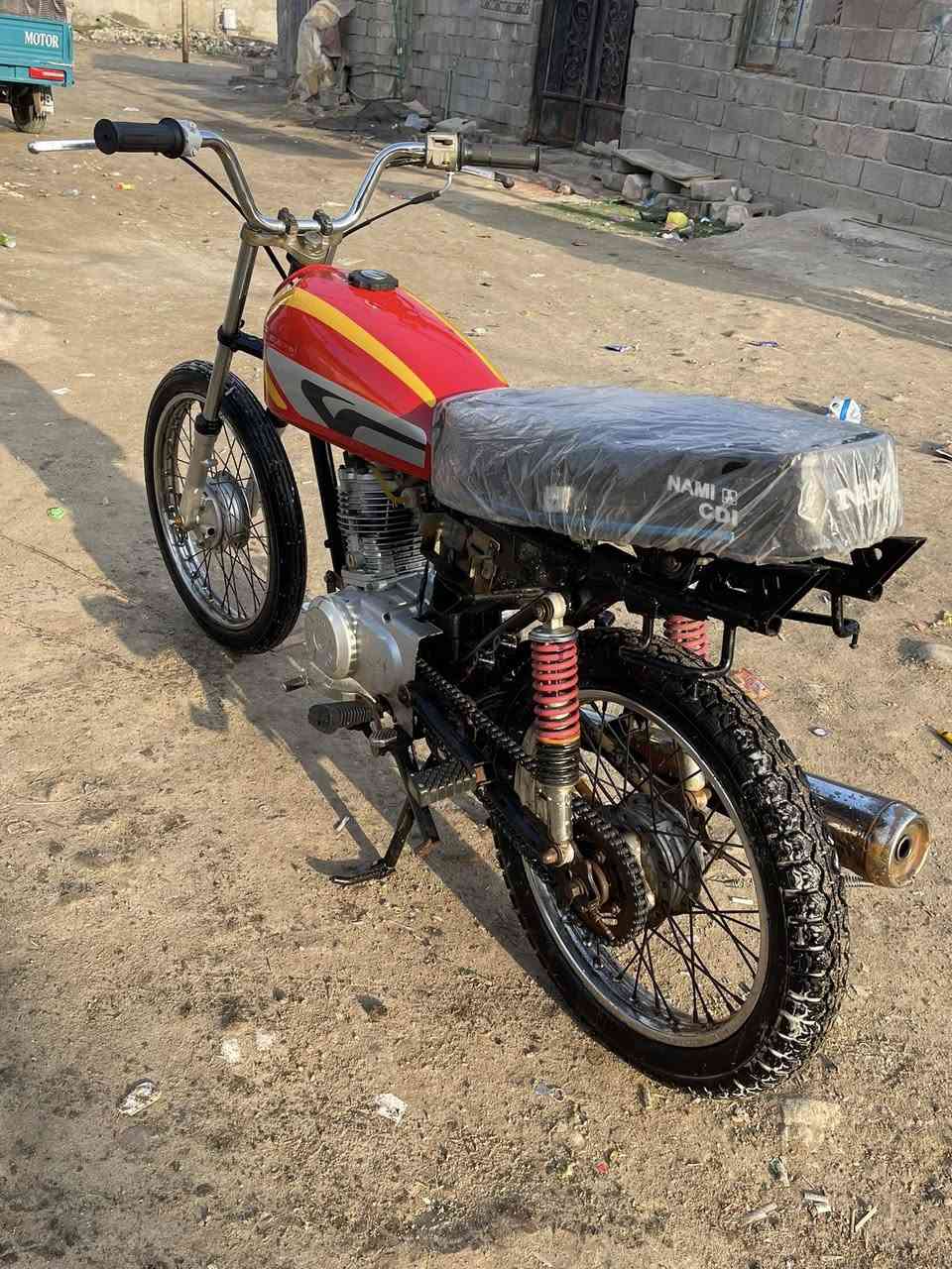 سلام عليكم دراجه لبيع أدوات مكينه نضيفه غراض كله جديدي شاصي صيني مودي 2025 دراجه. حلوه سعر 300
بصره 5ميل رقم لهاتف ***********
