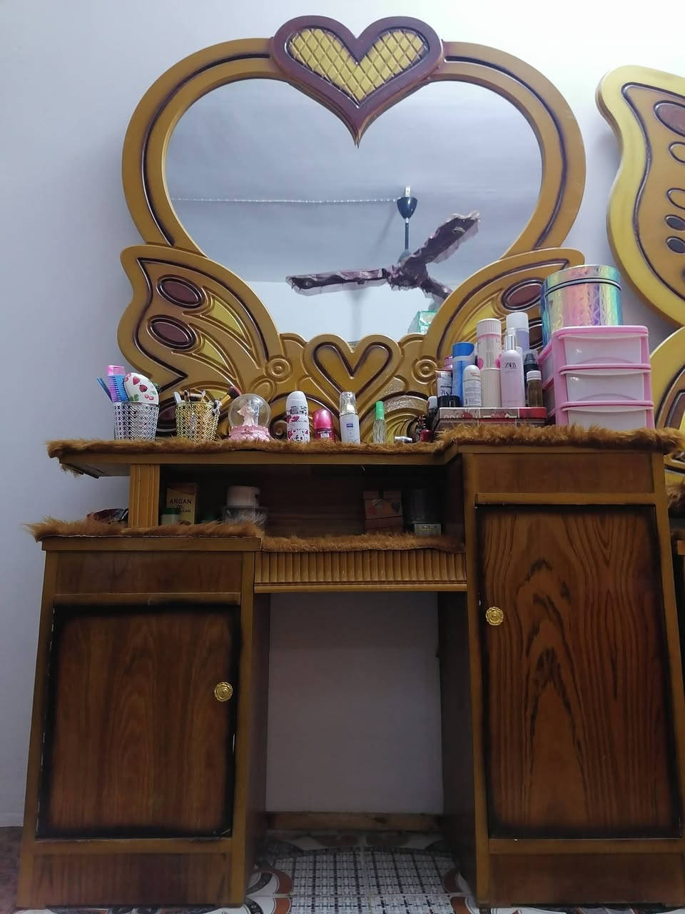 سلام عليكم غرفه خشاب عراقي صبغ حراري خت جديده
سعر ٦٥٠ بيه مجال قليل ستفسار ***********
