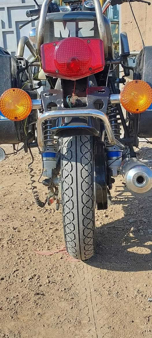 سلام عليكم دراجه MZالدراجه مكفول من كلشي الدراجه شوفت عينك نضيفه وبعد احله من الصور محرك84 دبلات هونده دراجه فول وكلشي بيه نضيف والجناي بعد يعرف بيهن السعر 4ونص والي يشوف السعر غالي يعبر المنشور المكان بغداد الرصافه الثانيه الرقم صاحب الدراجه 《***********》مكلف بل النشر مامتواجد بل فيس
