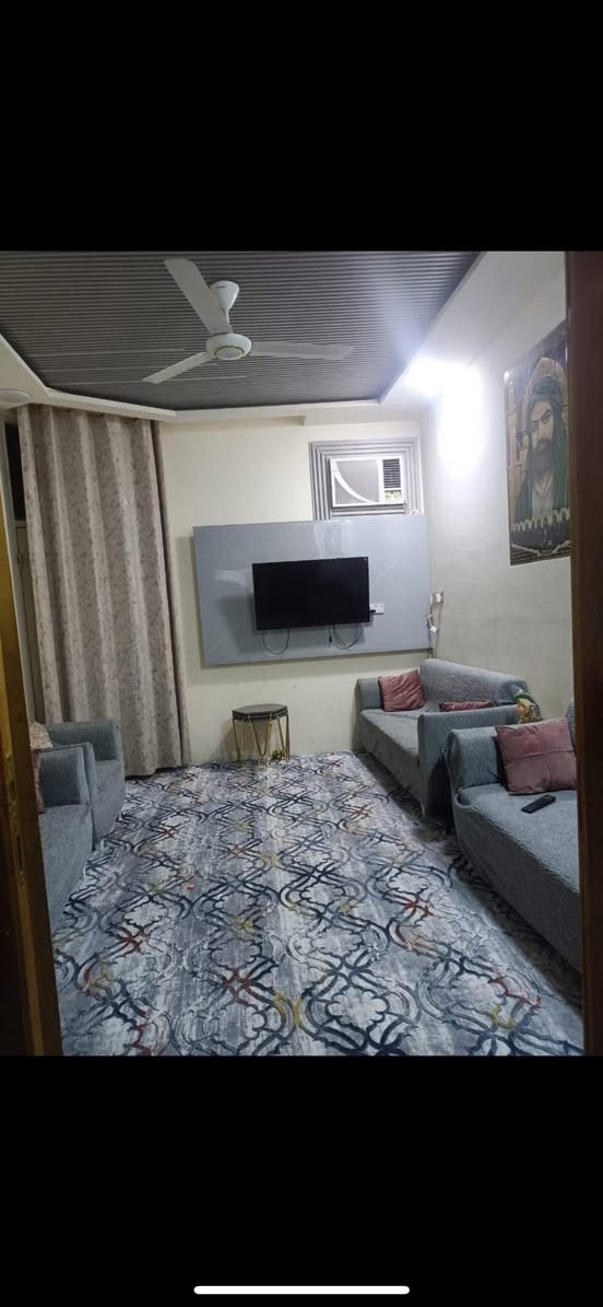 #دار_للبيع
كربلاء حي النواب مقابيل مستشفى الكفيل 
بظهر الچاير يبعد 3كيلو عن الامام
100 متر طابقين 3 غرف
***********
