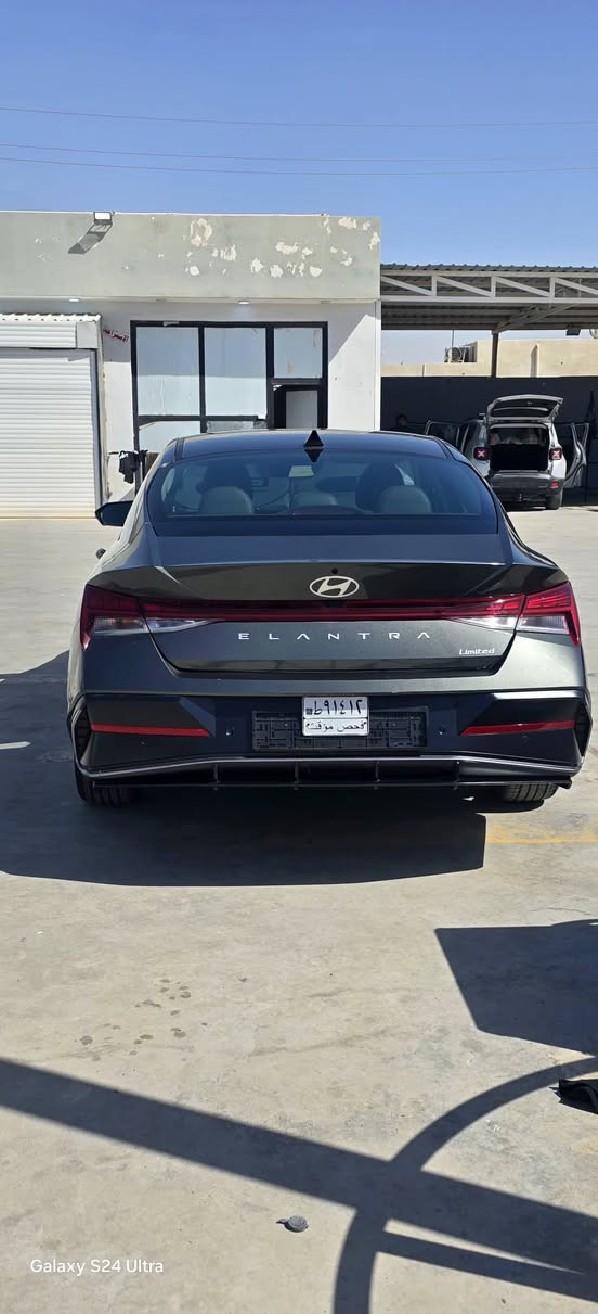 النترا  ٢٤ لمتدد
تبديل جاملغ و بنيد نفس اللون 

شوي بارد بالجاملغ  جوه قبل بانزين

بدون اي دواخل او لغد .

الإيرباكات كله سليم 

مكان واسط كوت 

***********
