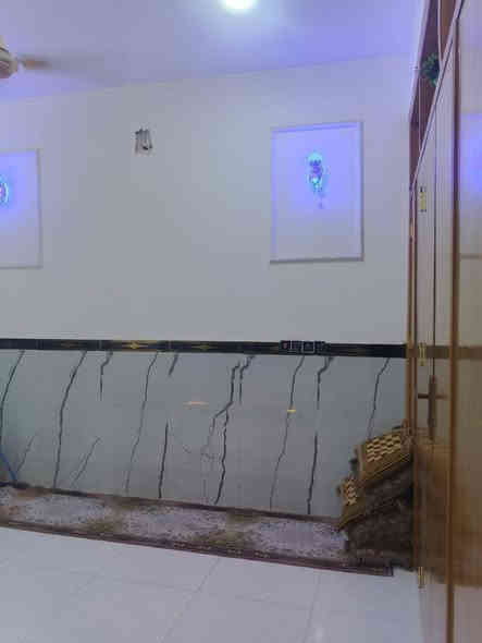 دار للبيع بالنداء شارع مجمع بيتي منطقة 83 قرب جامع الاحسان طابق ونص مساحة البيت 100 متر سعر 95 مع المجال رقم الهاتف واتساب ***********
