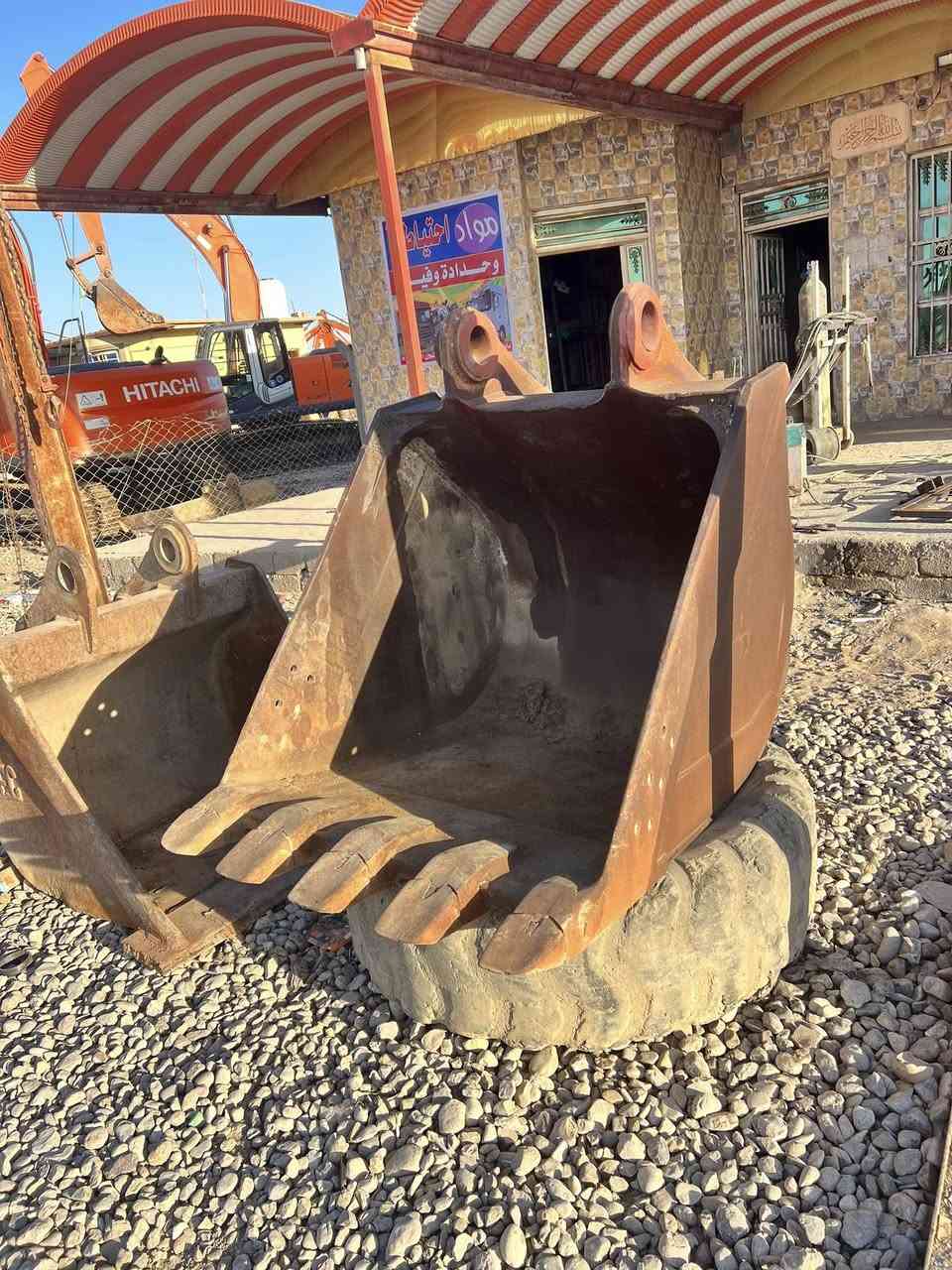 سلام عليكم كيله متر وعشره 110  بيم 90 نضيفه يابنيه اتصل ***********
