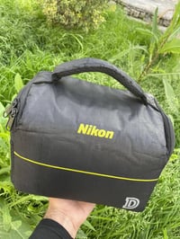 للبيع كانون Canon1200   EOS  الملحقات   عدسة 55.18 اوتو فوكس   رام SD ...