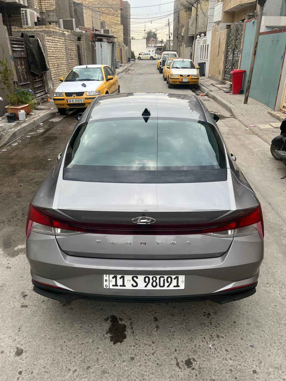 (النتره هونداي للبيع) 
مديل 2021 محرك كير مكفول السياره جديده الغود شواصي مابيه شئ صور الحادث داخل نشر سنويه بسمي رقم بغداد 
الموصفات 
تحكمات ستيرن
تبريد ثلج 
كاربلي شاشه 
رادار  مري جانبي
اوتو ستوب 
مثبت سرعه 
قياده ذاتيه 
رادار اماي بريك 
حساسات اماميه 
 رقم الهاتف 
(***********)
