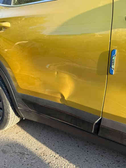 السلام عليكم 
كيا سيلتوز موديل 23 
المحرك 2000 دوش
اللون مميز ذهبي
 وارد امريكي بدون حادث  
فقط سرقه غراض الدعاميه  مثل ما موضح بالصور
وبالباب الي خلف باب الصدر صارت بيها طخة بسبب النقل والتحميل من الاردن للعراق وعندي فديوات وصور توضيحية
المواصفات عاديه
تحكم ستيرن جهيتن 
تحديد مسار وتثبيت الستيرن على الشوارع المخططه
الشاشه لمس وكاربلي وبلوتوث 
والتبريد قطعتين وشغال والتدفئة ايضا شغاله
جاهزة وكامله من جميع النواحي 
ومكفوله من كير ومحرك 
السياره بأسمي والسنوية باسمي 
السعر 200 $ 
*********** بغداد, العراق
