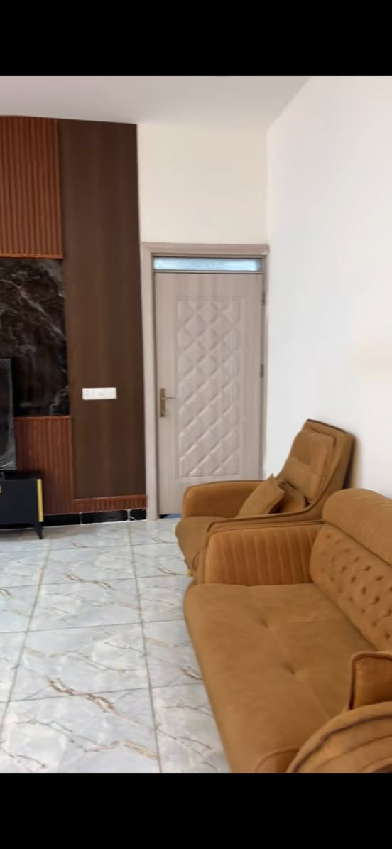 بسم الله
بسعر جداً مناسب
تقاطع القدس موقع جداً واقي 
***********
السلام عليكم 
بيت للبيع ٢٠٠ متر طابو زراعي سند ٢٥ قرار محكمه بي الموقع بعقوبه تقاطع القدس خلف البانزين خانه  غرف ٢ صاله جبيره واستقبال ومطبخ وصحيات وكراج منطقه كامل خدمات
