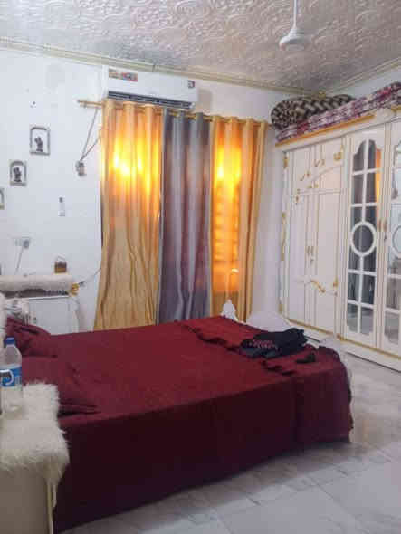 دارللبيع مساحه520م يحتوي على 3غرف نوم وصاله ومطبخ وكليدور ومجمع صحياتداخلي وخارجي حديقه اماميه كبيره ومساحه خلف الدار200م فيها غرفتين مستقلتين الموقع طريق النجفمقابل كلية الحله الجامعه قريب من الشارع العام وقريب جدا من التبليط الفرعي /السعر 60وبي مجال. طابوزراعي سند25/يرهم مراوس مع دار باحياء الحله/***********/مكتب عالم العقار
