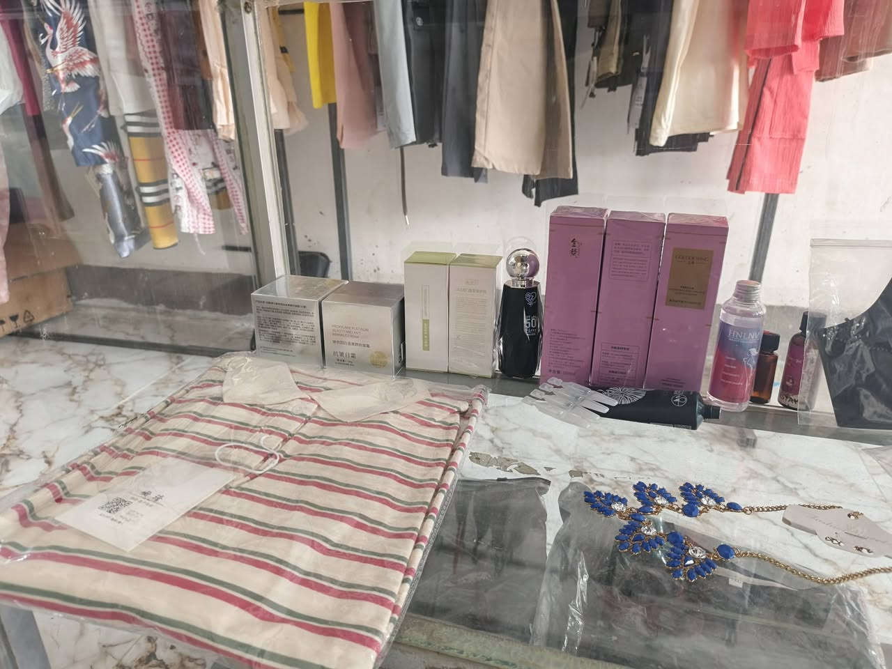 سلام عليكم عروض%50ملابس رجال ونساء وأطفال والعناية بل بشره واكسسوارات عروض تبدأ من اليوم إلى السبت الجاي إنشاء الله لحك قبل لا يخلص العرض العنوان منطقه الانتصار بل سوك مقابيل مدرسه الابتكار محلات أم عبدالله


**إذا كنت صاحب هذا الإعلان وتريد حذفه لأي سبب، رجاءا أرسل رسالة إلى الدعم الفني**