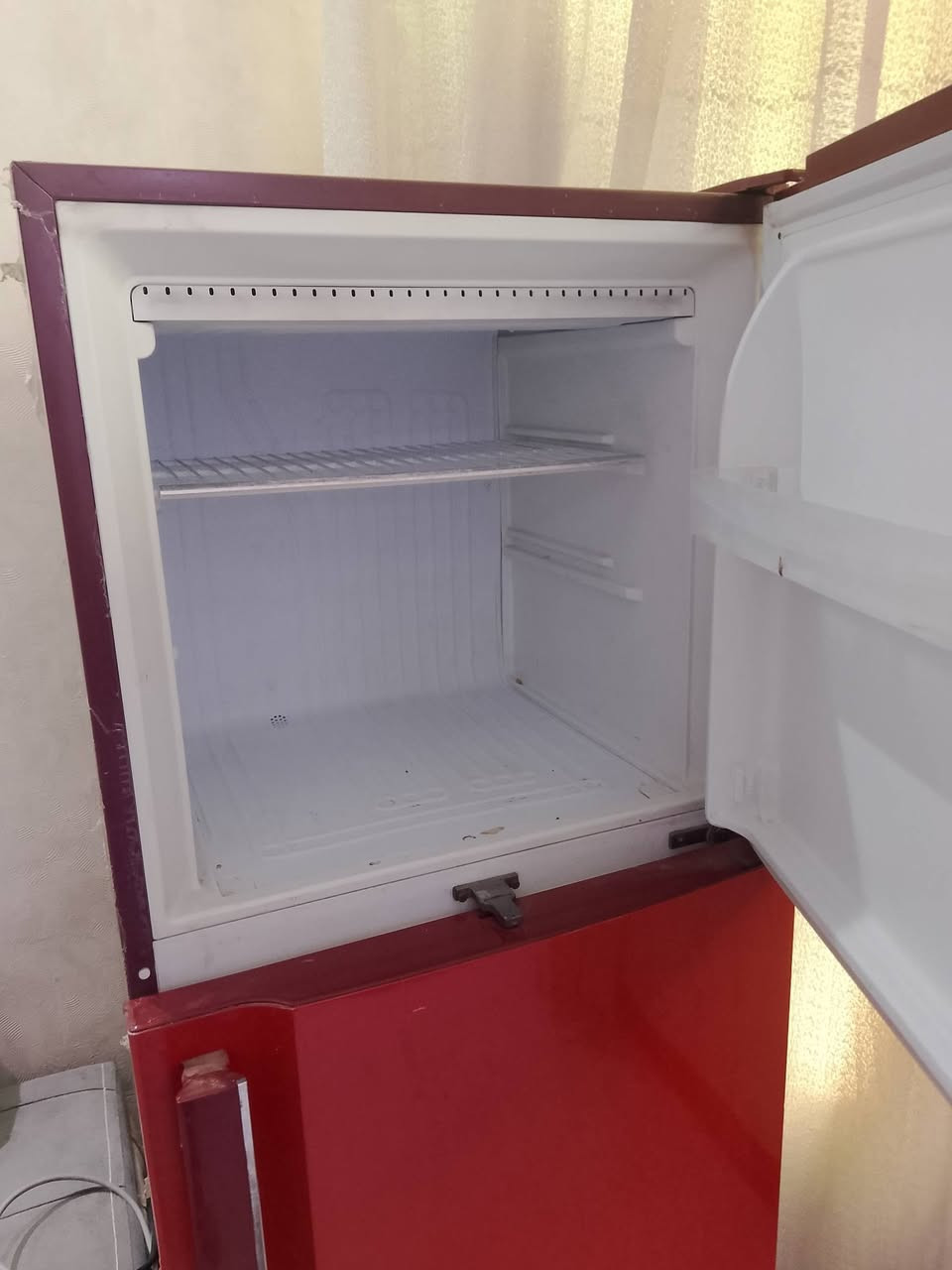 ثلاجة للبيع ما اعرف شكد حجمهه الارتفاع 170 العرض 60 مكاني المشتل المعلمين حي الرئاسه السعر 125 الف ***********
