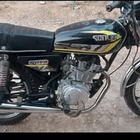 دراجه يراني البيع حيييلل مستعجل عله بيعته السعر ٤٠٠ وبيه مجال الطيبين ...