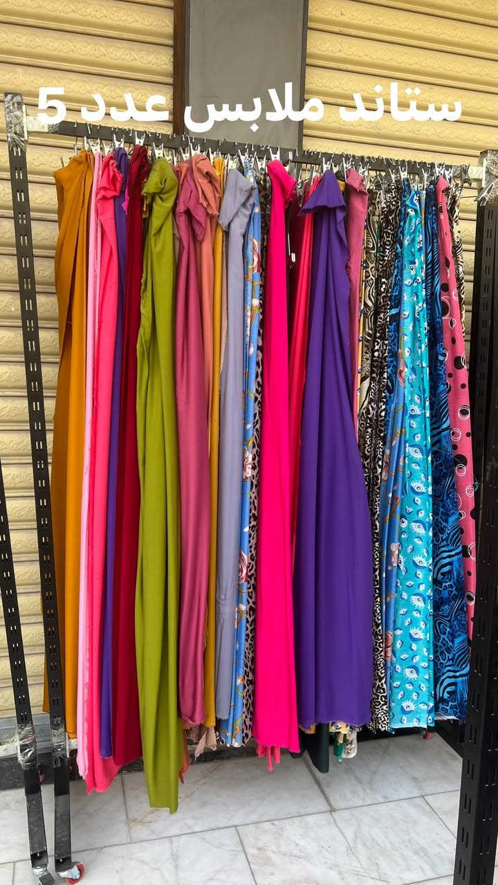 السلام عليكم غراض محل شلعة ابيع
الستاند مال دشاديش عدد 5 
رفوف عدد 4 طول 3 وعرض متر
ستاند متحرك قطعتين عدد 1
فاترينة جام خانة عدد 2
لعابة عرض عدد 1
لعابات عرض عدد 3
***********
