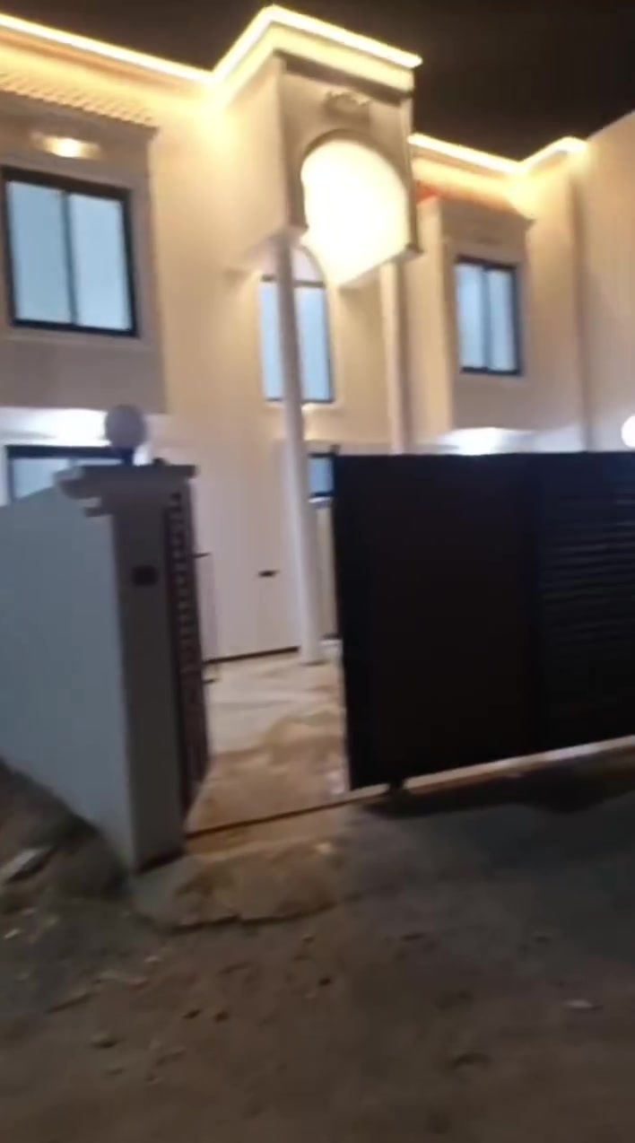 بيت طابقين 
الموقع خلف الجزائر 
طابو زراعي سند 25
السعر 155 وبيه مجال
للاستفسار واتساب ***********
