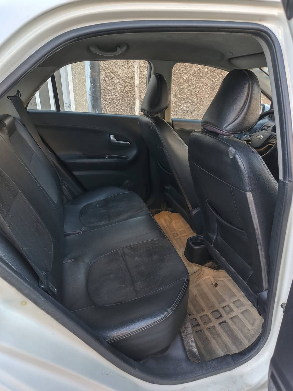 سلام عليكم كيا بيكانتو موديل 2013 خليجيه رقم اربيل بأسمي مواصفات مري شفط و اشاير بألمري شاشه تاب بيها قطعه وحده صبغ و باقي ملاحظات بسيطه السعر 85 و بيها مجال بسيط مكان السياره بغداد رقم التلفون ***********
