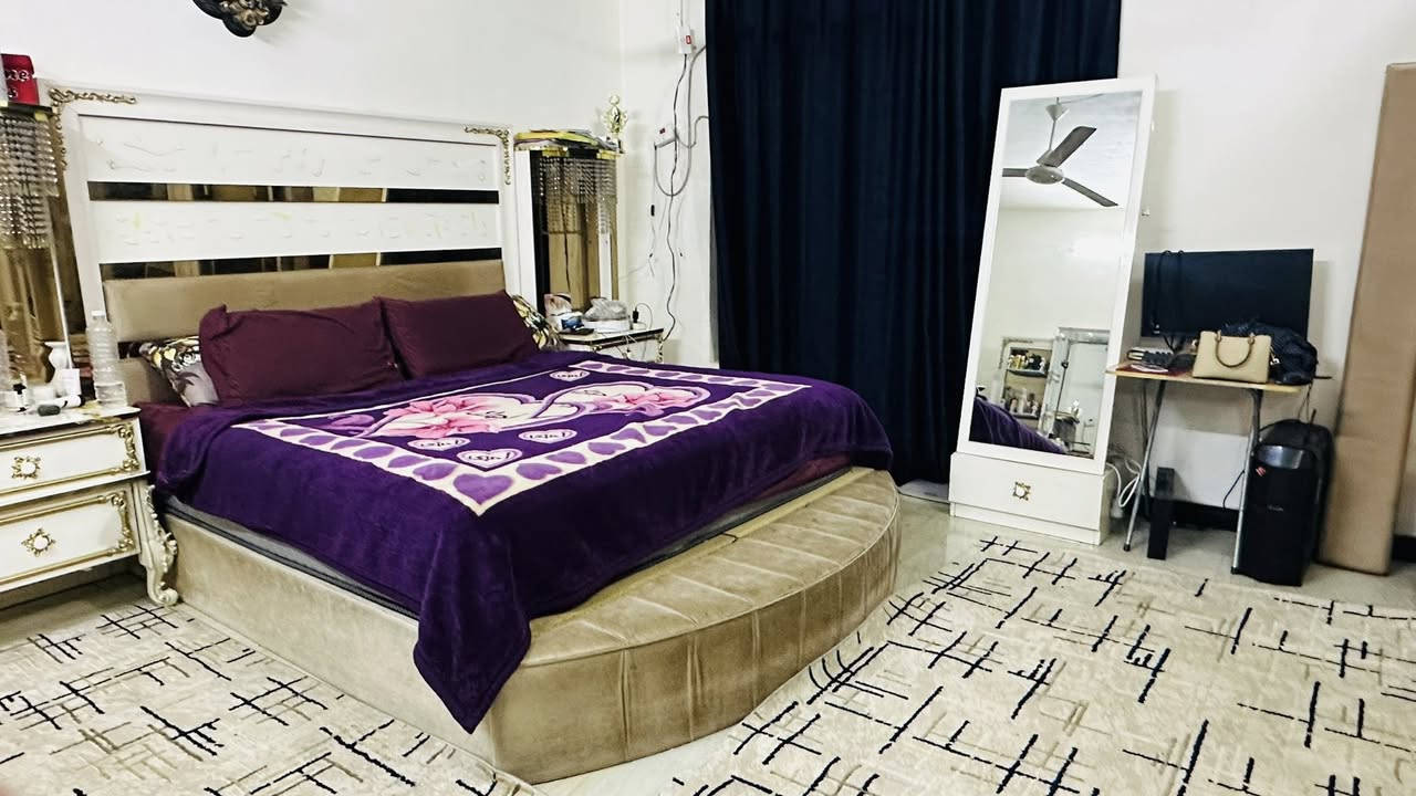 بيت للببع مساحته ١٠٠ متر طابو ملك صرف واجهه ٥ نزال ٢٠ شارع عريض مكانة بغداد الدوره حي اسيا للاستفسار الاتصال على الرقم ***********
