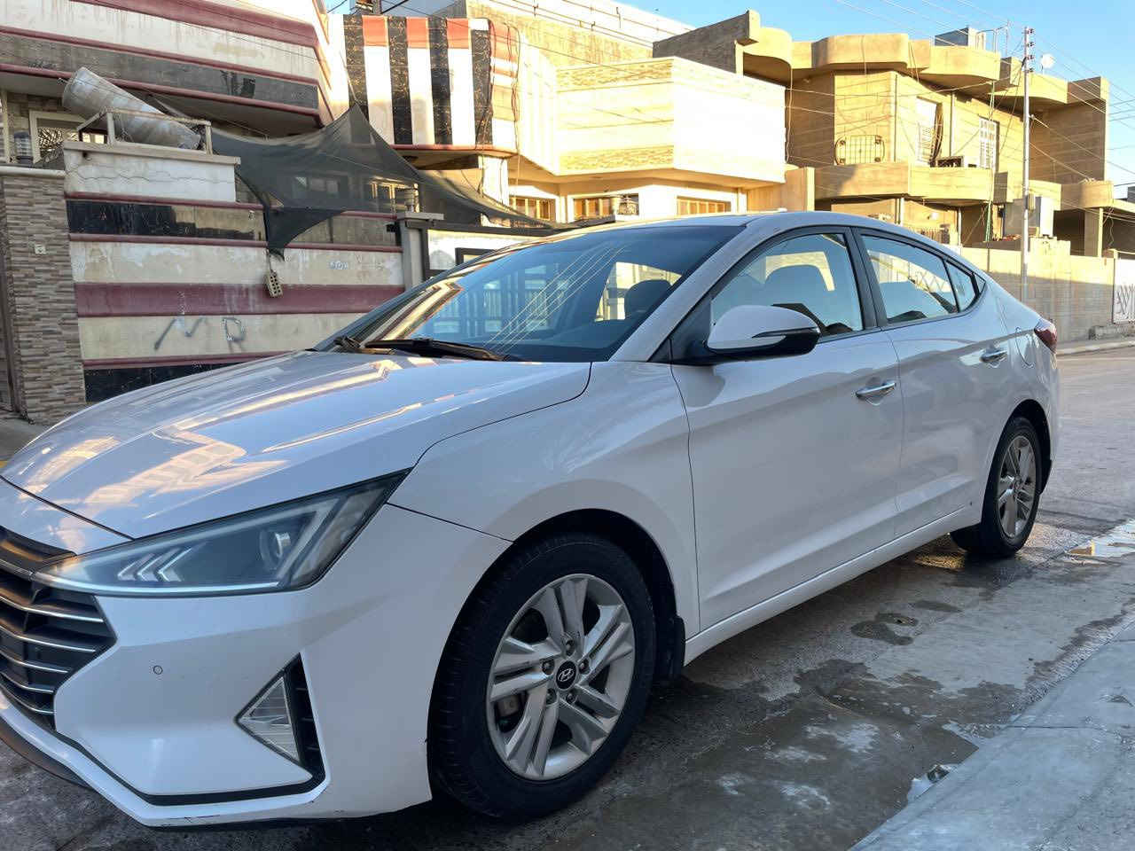 النترا خليجي فول مواصفات
موديل 2019 
لون ابيض 
كير AT المرغوب 
محرك 2000 دوش 
فتحة سقف 
تشغيل بصمه 
بصمه بابين 
كشانه جلد 
مري شفط 
نضام ترحيب 
حساسات 
كاميرة خلفية 
شاشة كبيرة 
ثلاث انظمة قيادة 
رقم بغداد بسمي السنويه التحويل ثاني يوم 
ملاحظه الجاملغات الخلفيه نصف صبغ و شبر بخشم الجاملغ الامامي 
السعر (158) ورقه 15800$ بيها مجال بسيط حگ الجية فقط
بقيه التفاصيل  التواصل على الرقم (*********** )
