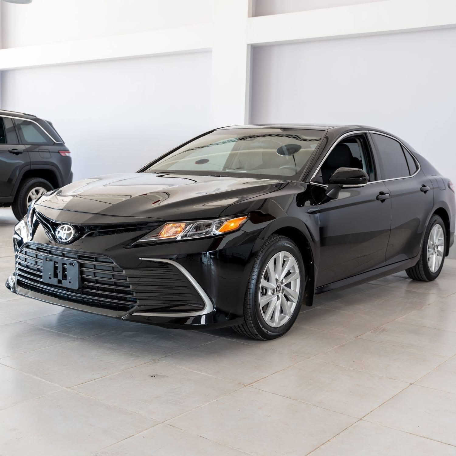 تويوتا كامري 2023 فئة LE محرك 2.4 ماشية فقط 19 الف رقم شانصي 4T1C11BKXPU106596
صور سونار موجودة بل منشور 

مواصفات السيارة:
بصمة تشغيل
بصمة أبواب
ويلكم كروم
أنظمة قيادة Eco وSport وNormal
تحديد مسار الشارع
رادار أمامي
توقف ذاتي للطوارئ
تحكمات ستيرن
كروز كنترول وتثبيت سرعة على الشارع
كشن كهرباء للسائق
كاميرا خلفية دوارة
لايت LED زينون
كشافات ضباب أمامية
تكييف هواء مركزي
مواصفات إضافية أخرى

رقم صاحب السيارة 
***********
