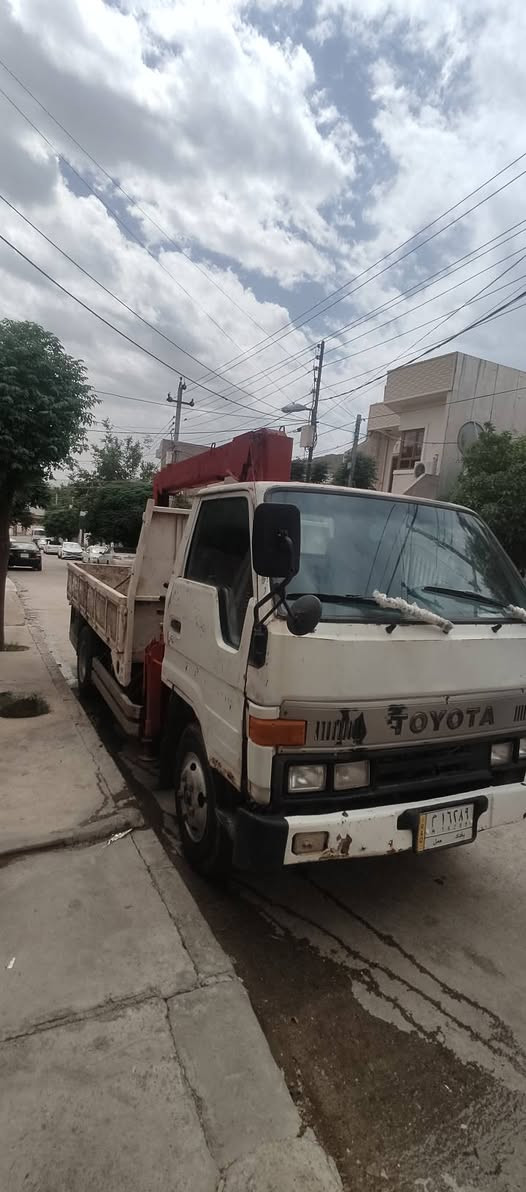 سلام وعلیکم 
تویتا داس مودیل 1990
تحول اسلیە 
دو وسلایت 2تن 
مکینە مە سبوتە 
سارد و بویاخ نیە 
لە سلێمانیم 
سعر 60گە لا 
***********
