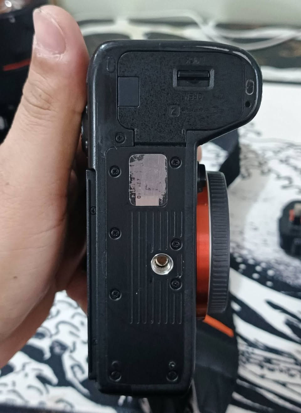 كاميرا سوني سفن مارك ثري مستخدمه استخدان نضيف
شتر 34K
محتوياتها كاملة 
كاروتنه + بطاريات عدد 3 + حزام كتف + كيبلاتها مالت الشركة الاصلية 
شرط النضافة و مكفولة من اي شي بيها 

سعر 8 ورقات 
مكان النجف 
توصيل موجود ما عدا الاقليم 
للتواصل 
***********
