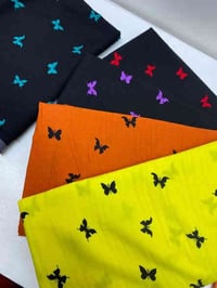 اهلاً حبايب🙋🏼‍♀️🙋🏼‍♀️ اقمشة بدزاينات جميلة وجودة عالية والسعر حلو هم😍♥...