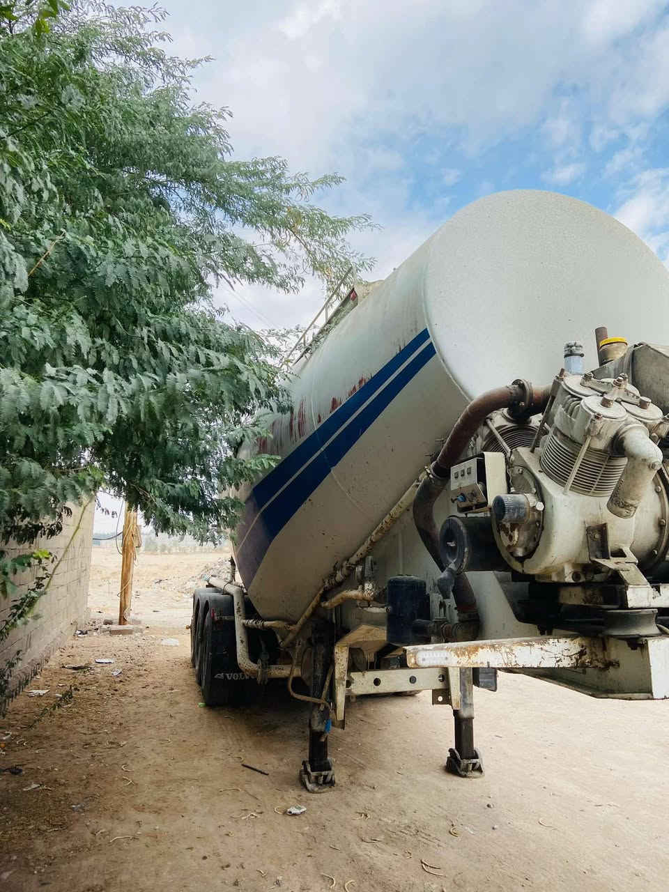 سلام عليكم 
للبيع بطل سايلو طارق جديد 2019 جاهز و مكفول ( 40 طن )
السعر : 145$ 
العنوان : البصرة - الزبير
للاستفسار : ***********
***********
‼️ ملاحظة الصفحة مخصصة للنشر و الاعلان فقط عن كافة الشاحنات و المعدات الثقيلة ‼️
