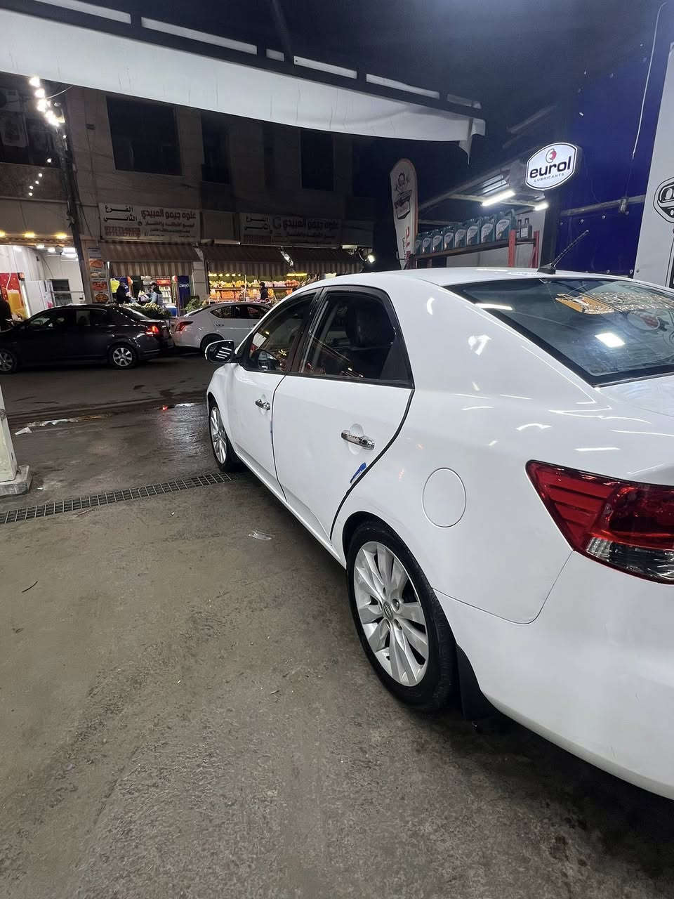 السلام عليكم ورحمة الله 
سيراتو 2013 فول مواصفات 1/1
بصمه تشغيل وبوب اشاير بالمري داخليه وخارجيه كامره خلفيه شاشه ايرباك عدد واحد بالستيرن 
شفتات كير 6 نمر عادي واتو فتحه بلوجكترات ام الشريط مو العاديه دعامايات طالعه مصبوغه بالسونار لان جديده السونار موجود بالصور الصندوك مالتها موجود يرجع ع البارد شغلته بسيطه وحاليا عليها صندوك مال فورتي ماشيه 190.000كيلو 
داخلها مدوشم اسود ورصاصي الاصلي مالتها قماش نضيف غرفتها الداخليه نضيفه ميحتاجلها حمام الشكل هاذه مرغوب عكس الاحدث السعر95 وبيها مجال للطيبين للاستفسار ***********
