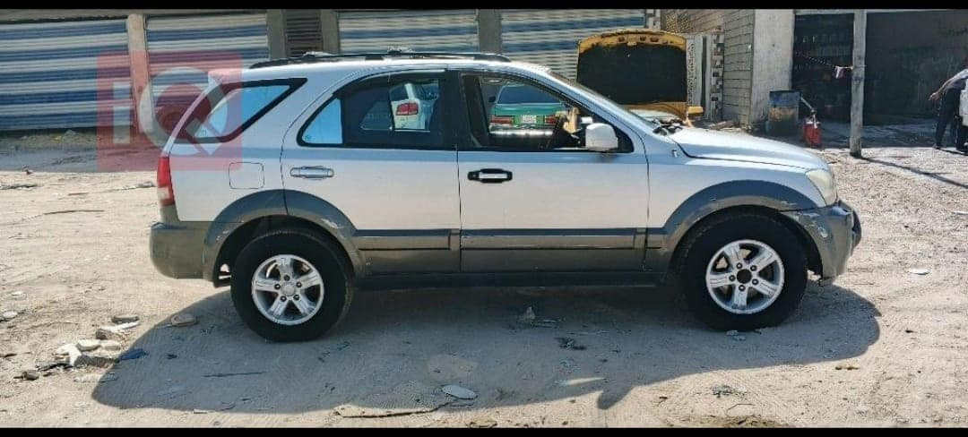 سيارة سورنتو 
موديل /2006 
مكينه وكير بلاد 3500
مصبوغه عام 
رقم بصرة 
السعر ٦٨ وبيها مجال 
العنوان / الناصرية مركز
للتفاصيل الاتصال على الرقم / ***********
