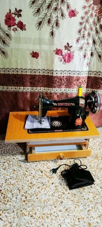 للبيع مكينه خياطه شغاله نضيفه حيل 07502082909) 07768882491