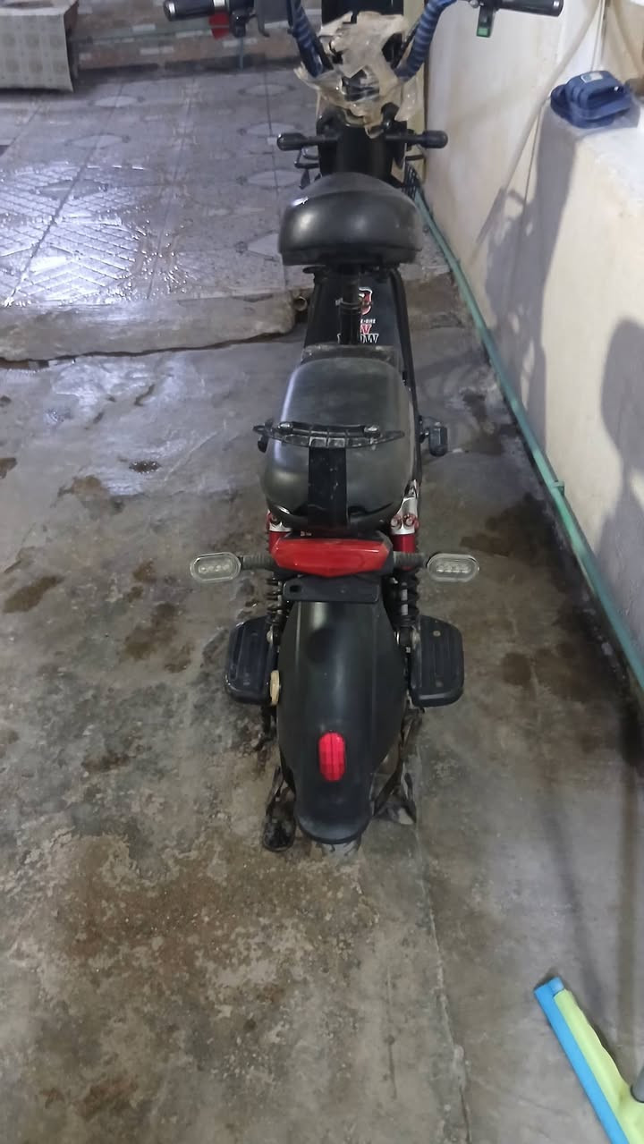 سلام عليكم عندي دراجه شحن كامله جاهزه بطاريات كامله دراجه كفاله
مكاني بصره زبير مربد قديم 
***********
***********
سعر 230 وبيها مجال
