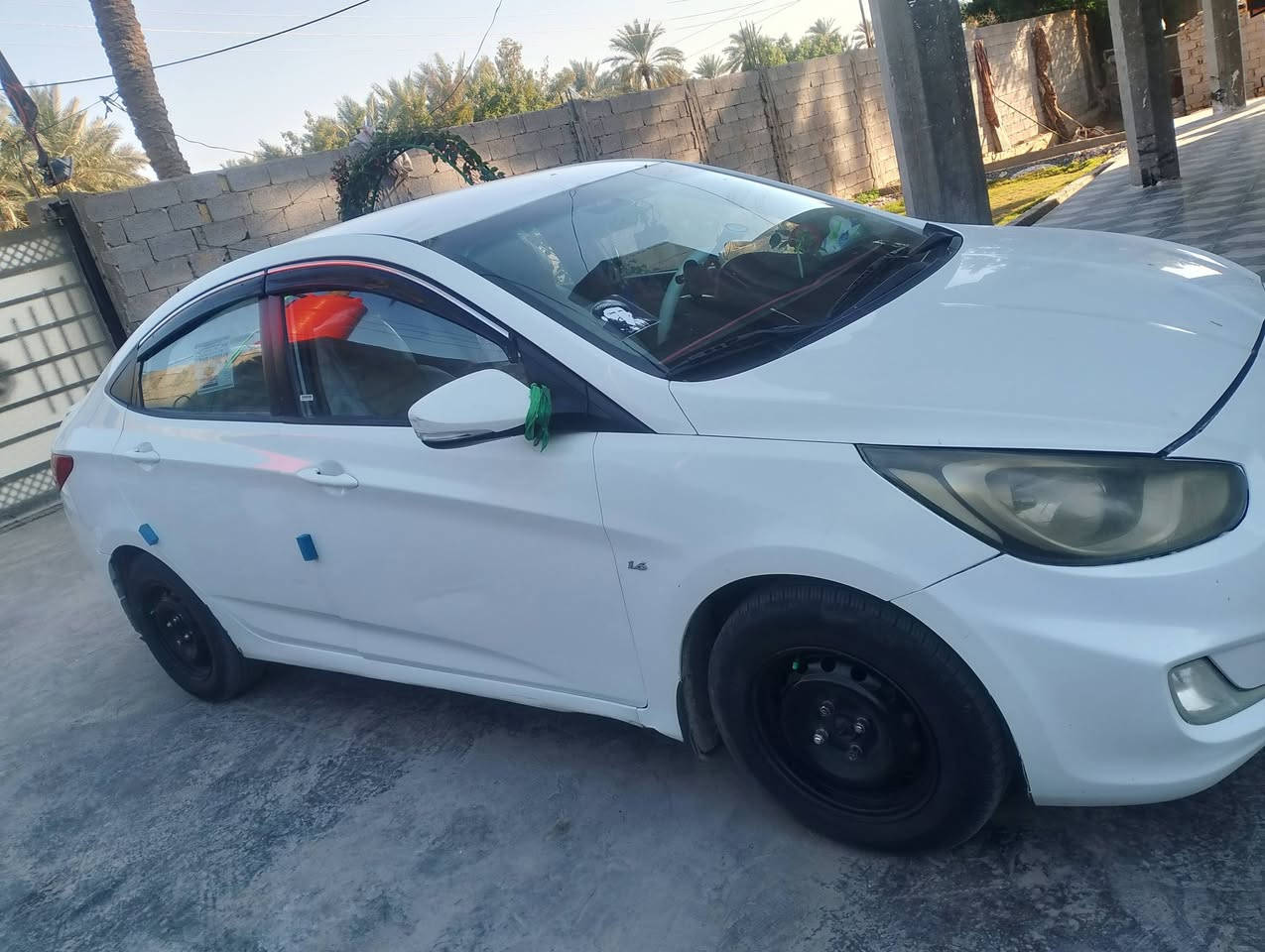 اكسنت موديل 2011 السياره جاهزه من حداديه ماكينه كير السياره ما بيها صبغ بس شويه يم قبق البنزين ضربه بسيطه سياره باسمي تحويل ثاني يوم رقمها بابل معروضه 92 بها مجال ***********
